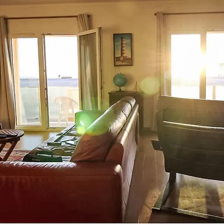 アパート In Front Of The Sea By Interhome