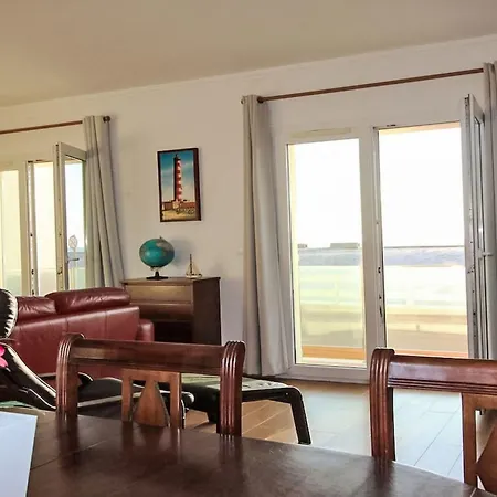 アパート In Front Of The Sea By Interhome